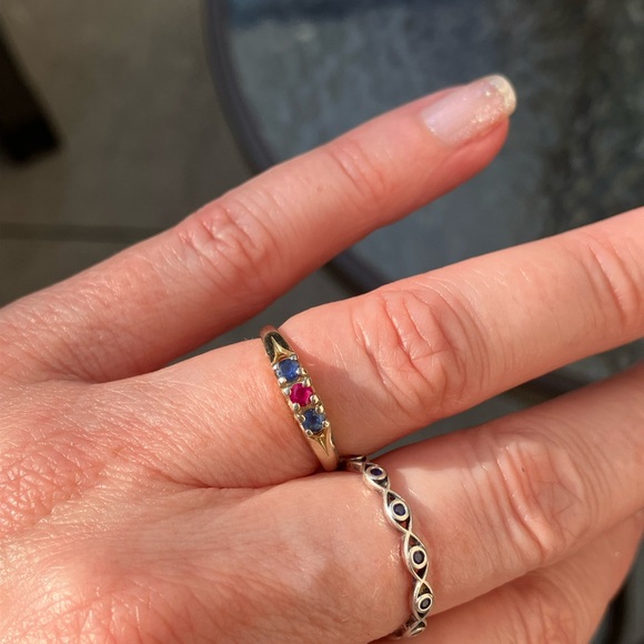 14kt white Gold Sapphire Ruby Ring. - Picture 4 of 7